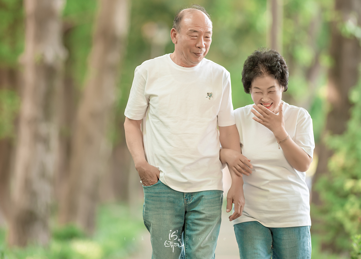 자연스럽고 즐거운 야외가족사진